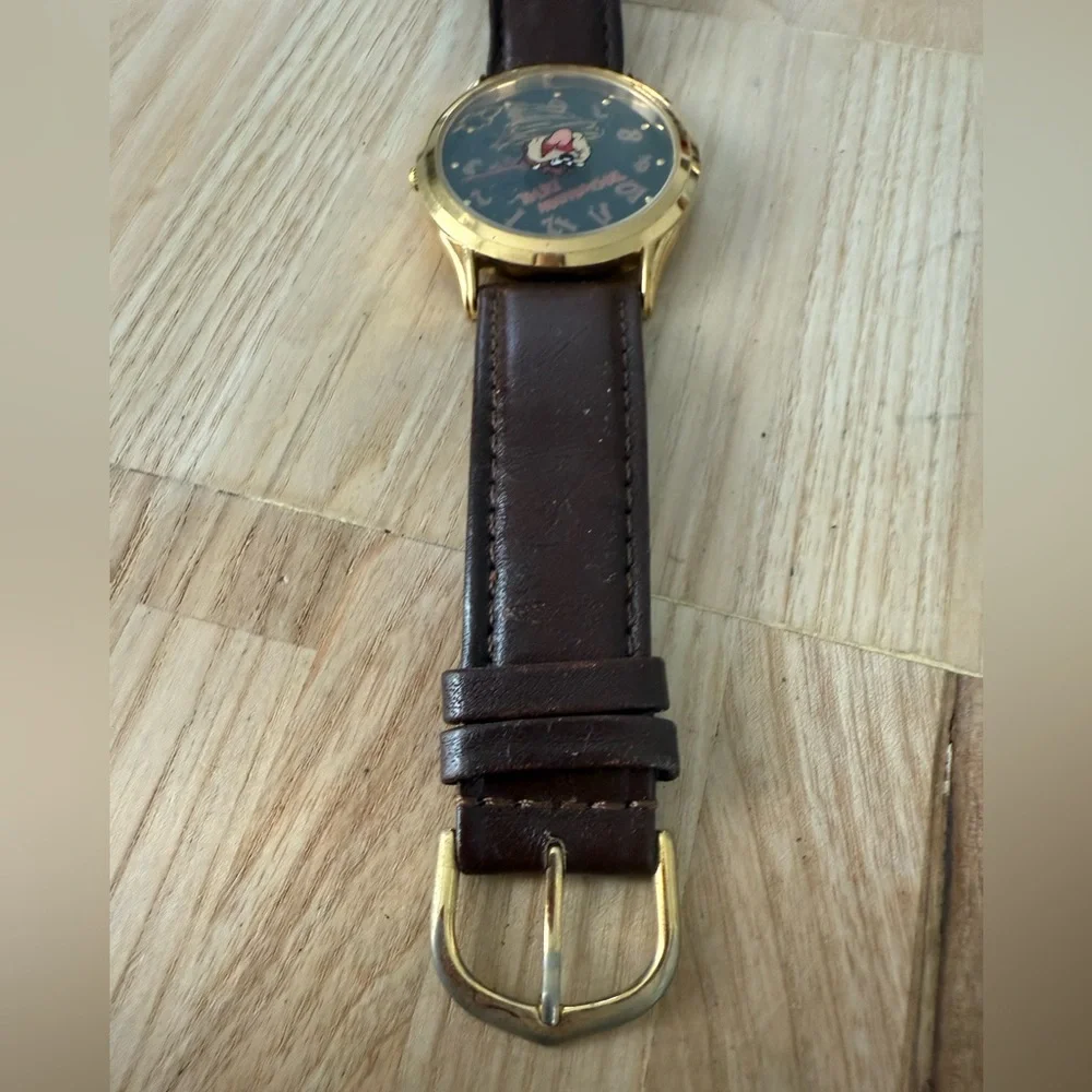 Vintage Looney tunes Tasmanian devil brown leather watch NEW BATTERY